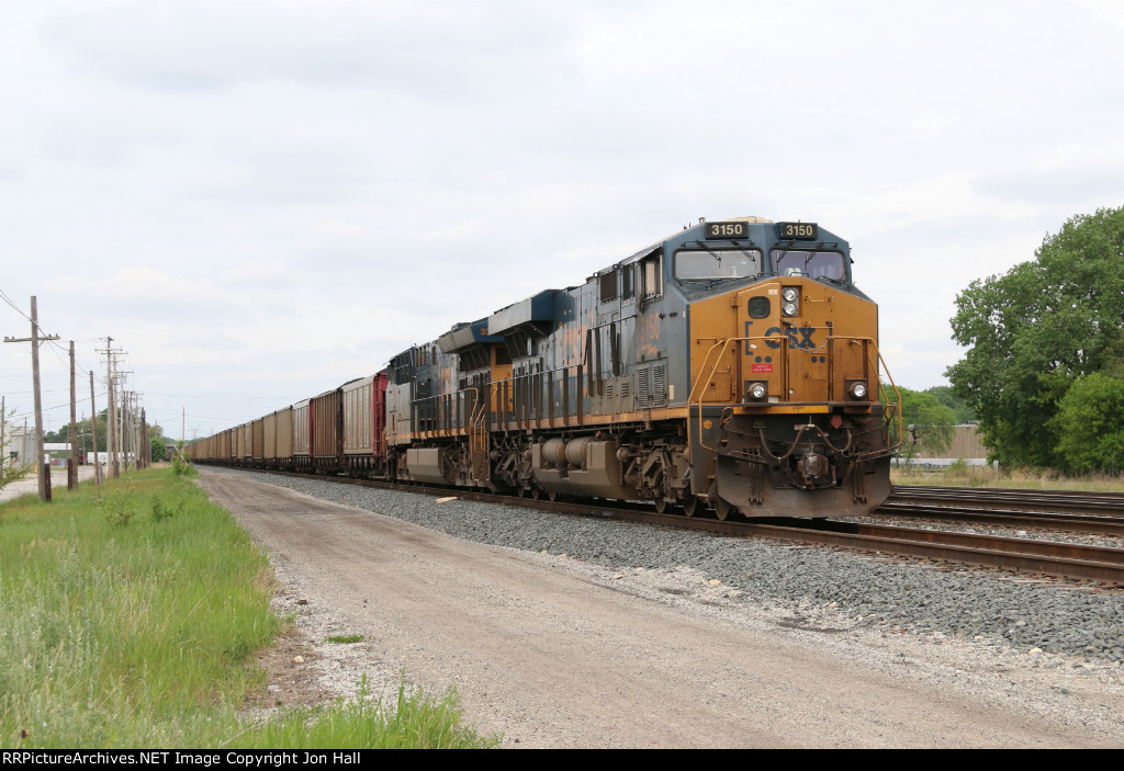 A IHB coke train from Whiting wait for a CSX crew to arrive before going east as W210